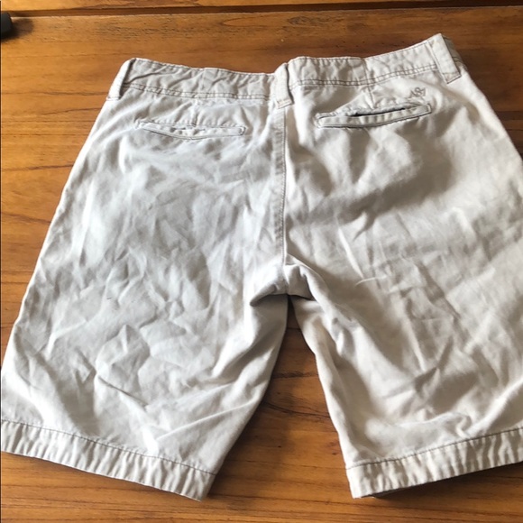 Khaki shorts - Picture 3 of 3